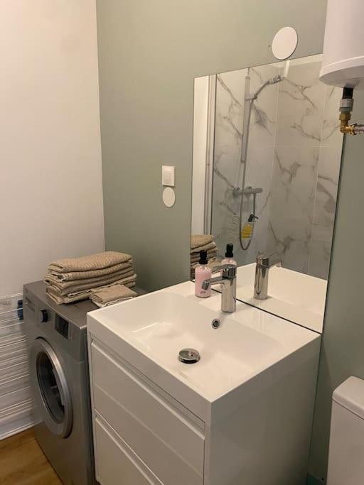Appartement Charmant Hypercentre Avec Patio Prive Et Parking Orleans Exterior photo