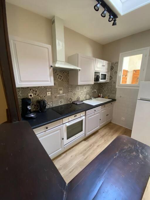 Appartement Charmant Hypercentre Avec Patio Prive Et Parking Orleans Exterior photo