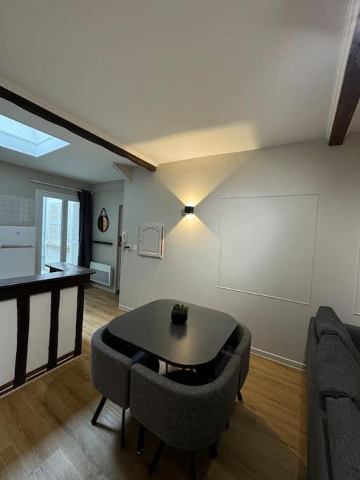 Appartement Charmant Hypercentre Avec Patio Prive Et Parking Orleans Exterior photo