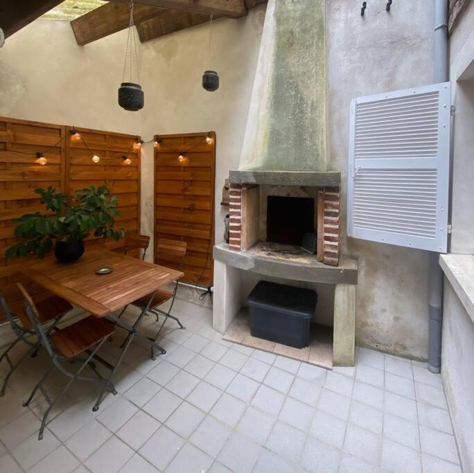 Appartement Charmant Hypercentre Avec Patio Prive Et Parking Orleans Exterior photo